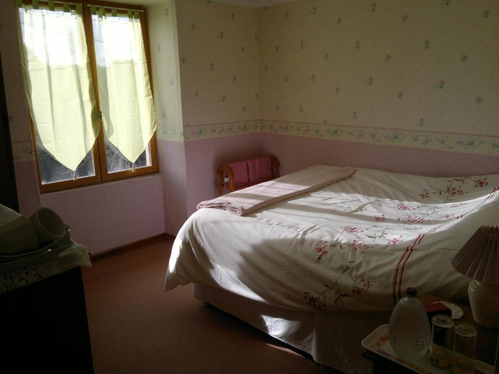 La Maison Jaune Bed & Breakfast Bouresse Room photo